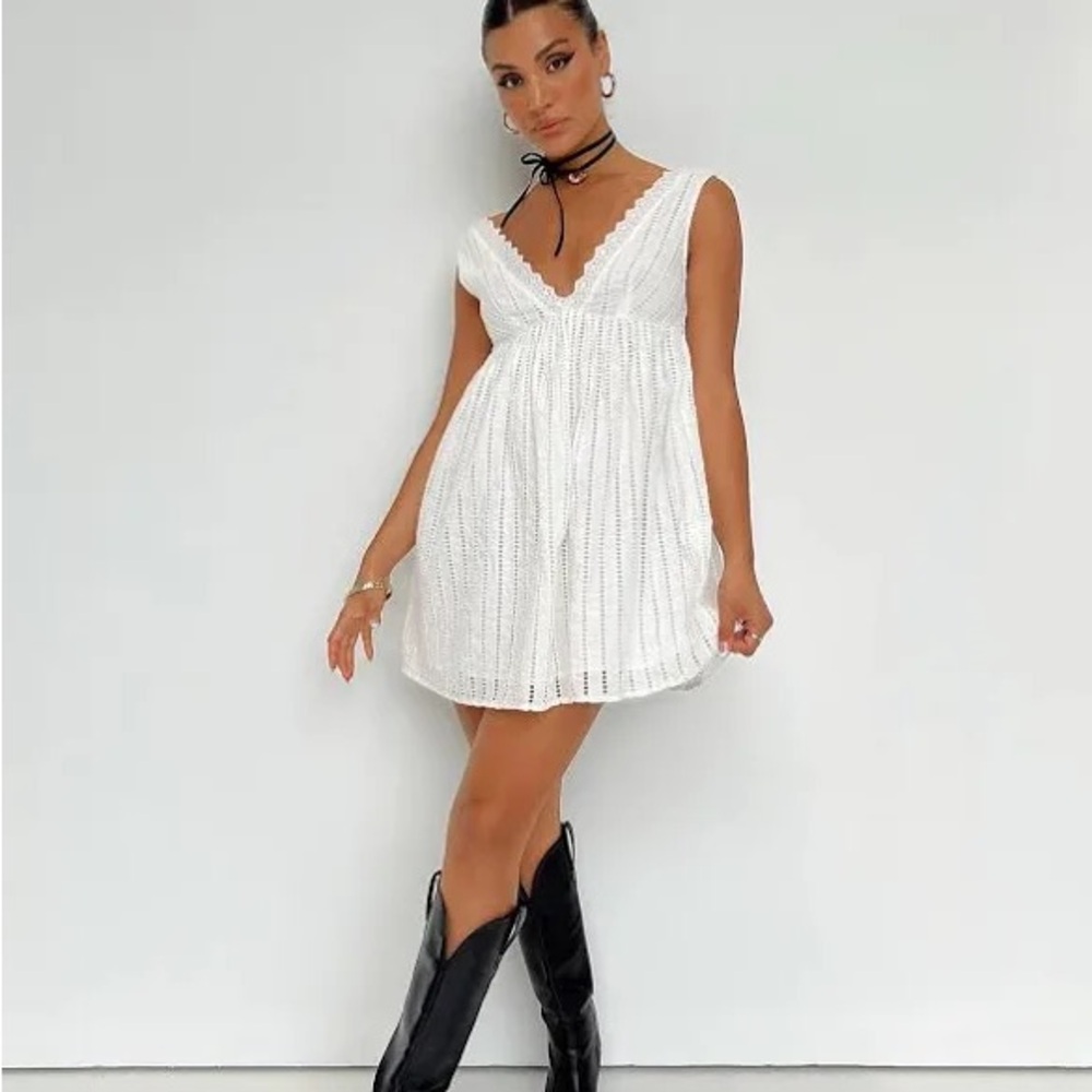 Elegant White Lace Dress
